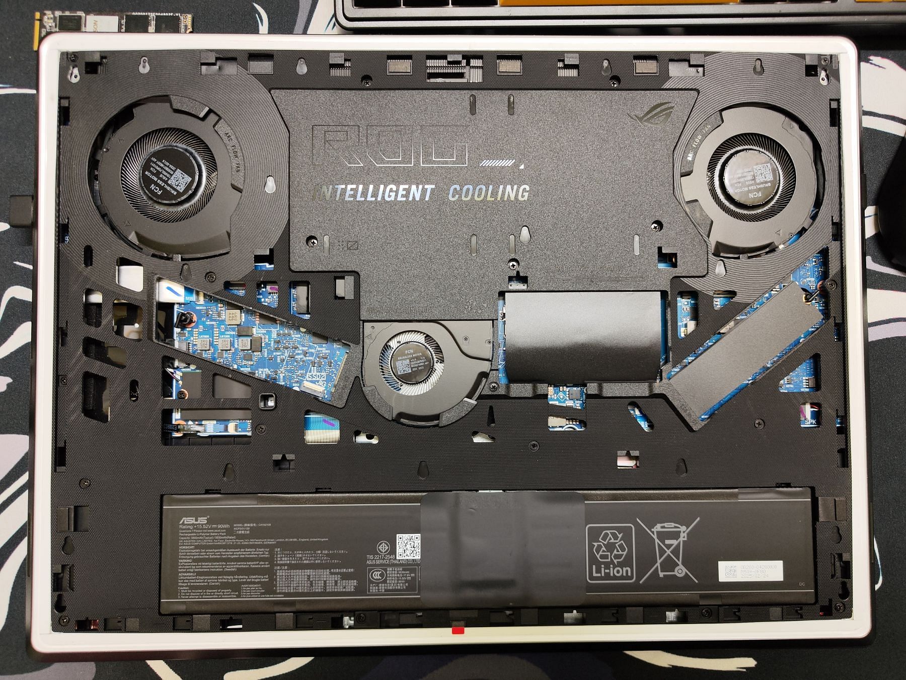 The ROG Strix Scar 18 offers toolless access to upgradable components, such as storage and RAM (Image via Sportskeeda)